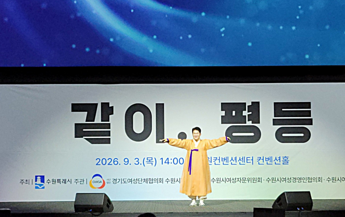 남상일 소리꾼이 식전행사로 문화공연을 펼치고 있다.