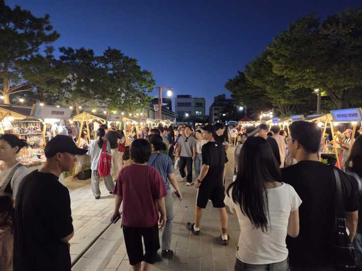 재즈 음악에 로컬마켓까지 더해져 헹궁동  