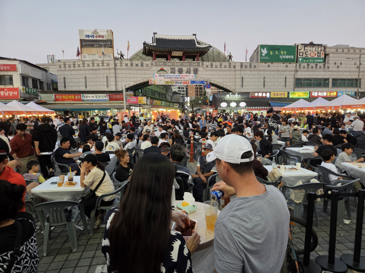 지동교가 거대한 야회 연회장으로 변신