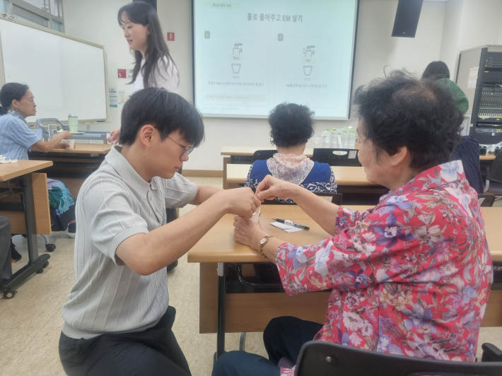 실습을 적극 돕는 후배 시민 대학생