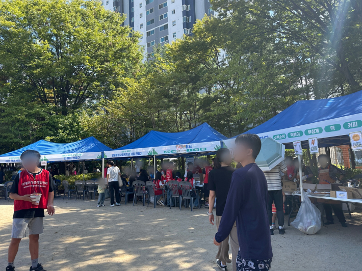 먹거리부스와 체험 부스 등 즐길 수 있는 부스들이 다양했다.