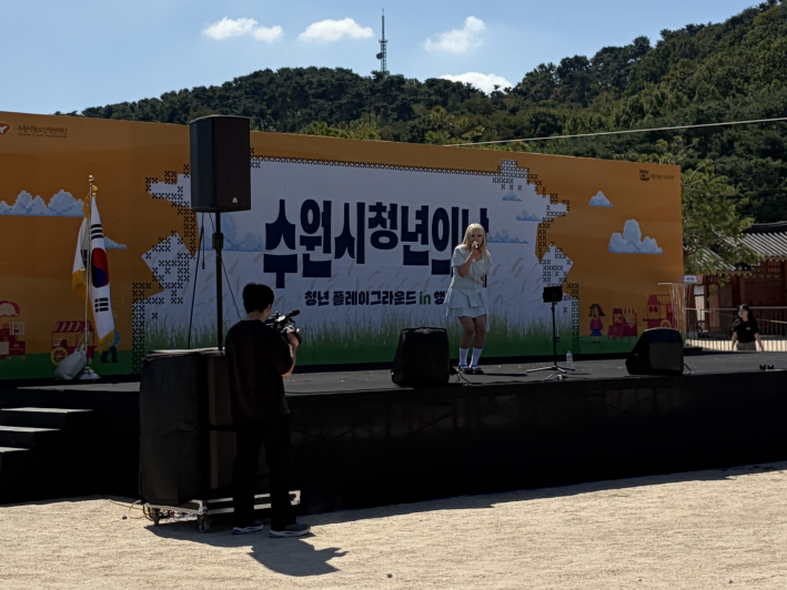 싱어송라이터 '오아'의 공연 모습
