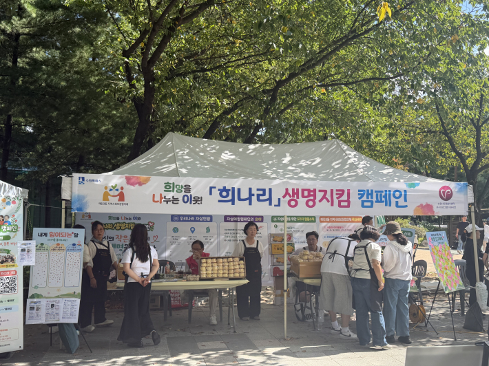 캠페인 부스 외부 사진 