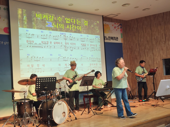 ▲ 2026년 싱싱가요제 청바지 밴드 공연 사진