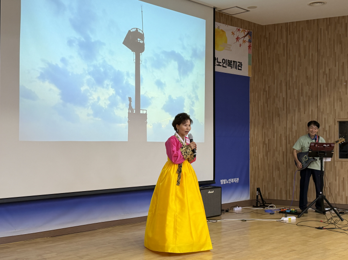 '2025년 대상' 수상자인 백승옥 씨의 한복 입은 예쁜 모습