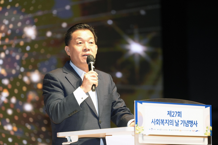 사진2)이재준 시장이 격려사를 하고 있다.    