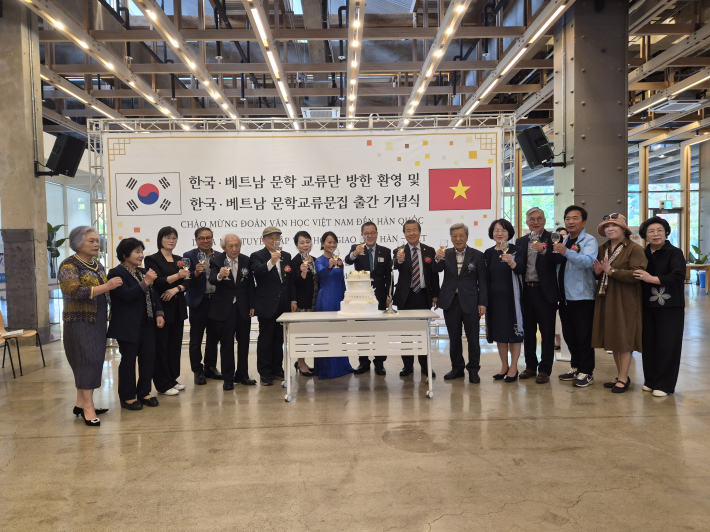 한·베문학교류환영커팅식