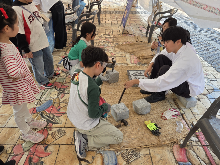 성벽을 만들어요 '돌뜨기 체험'