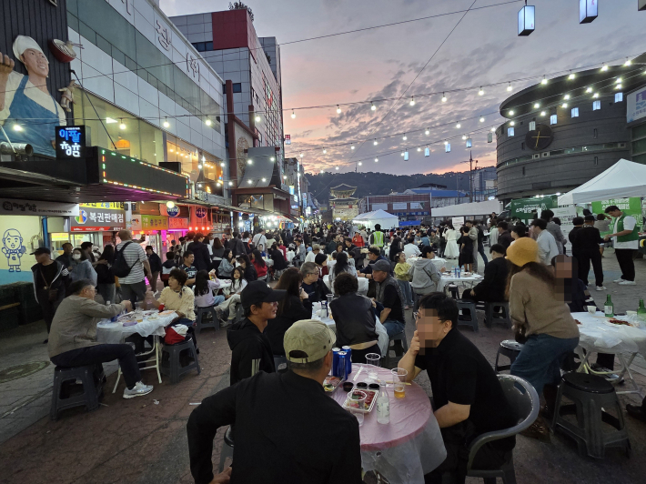 먹거리가 풍성한 야시장