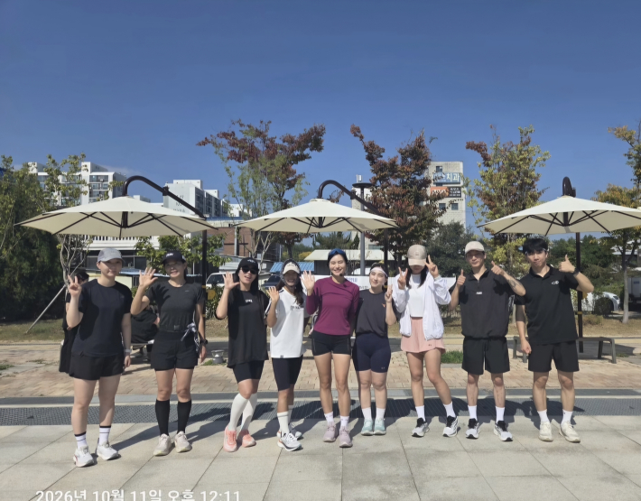 달리기 전도사 안정은 씨의 '파크런'프로그램에서 많은 이들이 고색동 도심에서 달리기를 좋아했다 