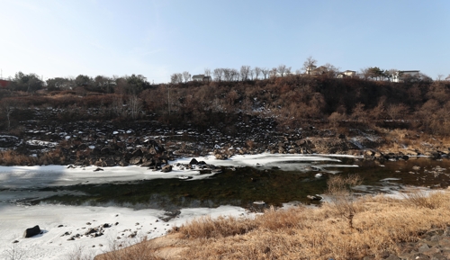 얼음 녹아버린 한탄강