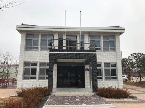 옛 선경직물 공장 본관동 재현건물