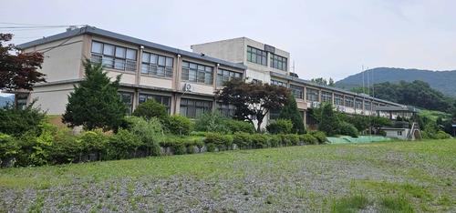 폐교된 파주 법원초등학교
