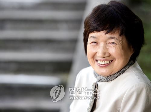 박완서 작가 생전 모습.