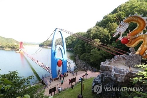 청양 천장호 출렁다리