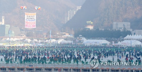 개막일부터 붐비는 화천산천어축제