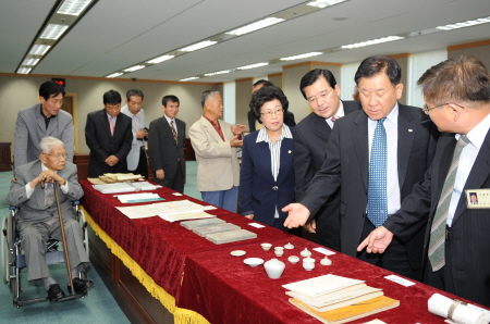박물관 개관 앞두고 뜻깊은 유물기증식_1