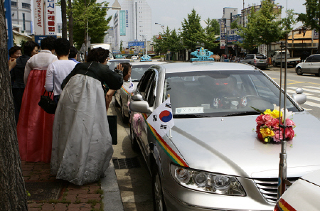 동거부부 합동 결혼식이 열린 날_3