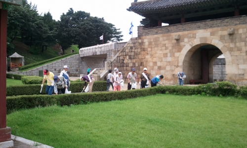 금빛봉사회, 수원화성 성곽 일대 환경정화_1