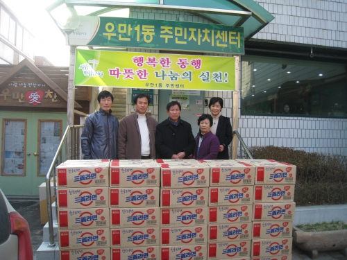 우만1동 단체연합회 어려운 이웃에 라면 전달_1