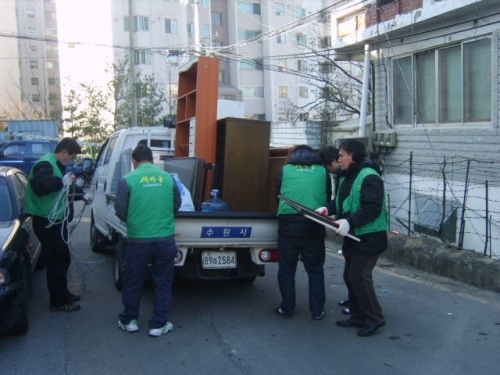 새마을지도자협의회, 저소득 수급자가정 이사 도와_2