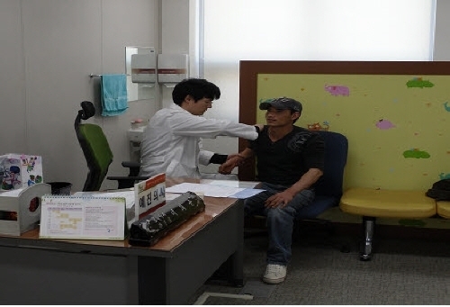 외국인 근로자도 '무료 건강검진' 받으세요_1