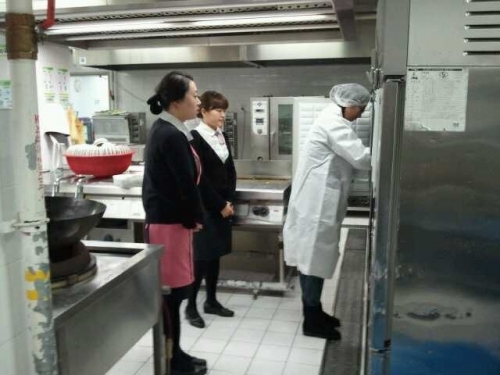 영통구, 식중독 예방을 위한 대형음식점 지도점검_1