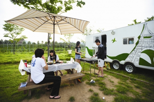 캠핑초보에 장비까지 빌려주는 이색 가족캠핑_1