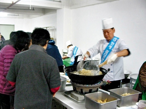 윤 할머니가 인계동 동장에게 일러바친 것은_4