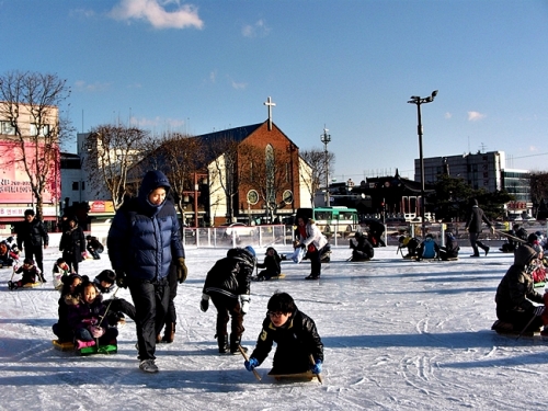 야호, 썰매장이다~ 화성행궁 궁궐썰매장 개장_1