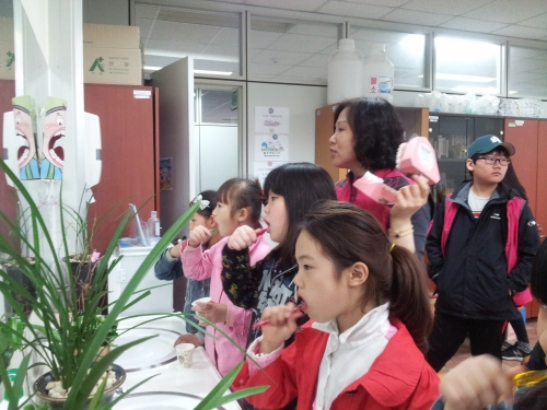 엄마, 아빠 어디가? 지역아동센터에 의료봉사하러!_2