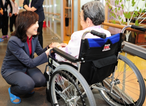 여성가족부 장관, 수원보훈요양원 국가유공자 위문_2