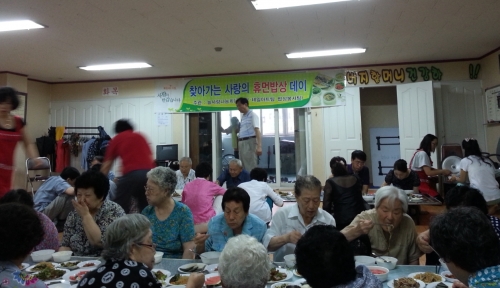 신명한국노인정에 찾아온 반가운 손님들_1