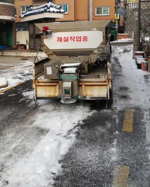 시민안전 위한 고등동 제설작업 돋보여_1