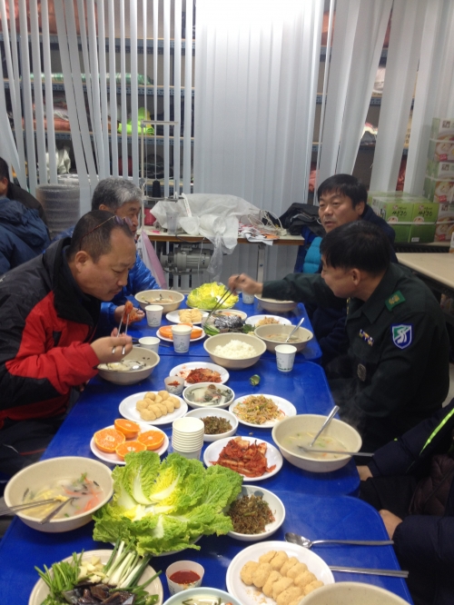 떡국 함께 먹으며 원천동 힘차게 새해 시작_2