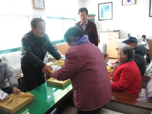 명절맞아 입북동 어르신께 사랑의 온정나눔 펼쳐_1