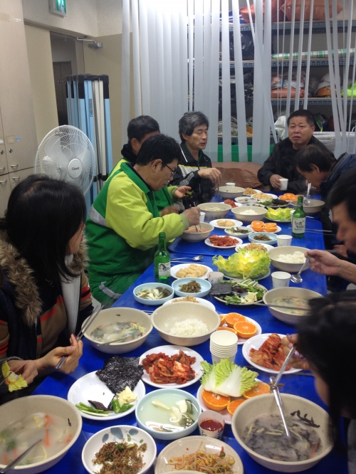 떡국 함께 먹으며 원천동 힘차게 새해 시작_1