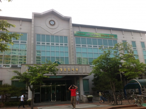 책 이상의 문화가 시작되는 곳, 도서관_1