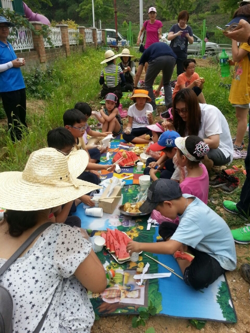 영통1동 희망나눔텃밭 농부 감자수확_1
