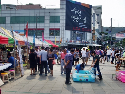 토요일이 되면 장터는 ‘난장판’이 된다_1