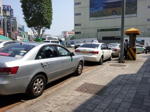 난 유모차 접을 줄 몰라요 택시기사 불친절 서운_1