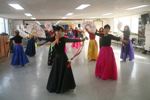 이 '끼' 많은 아줌마들, 도대체 어쩔 것이여?_3