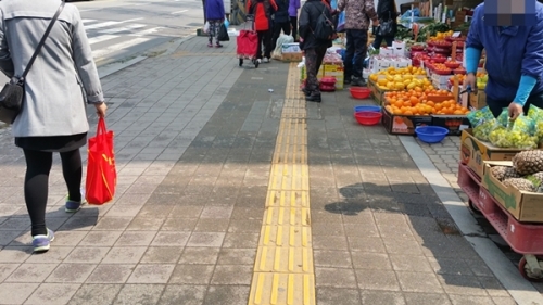 무단으로 인도사용 대형마트 행태 근절해야_1