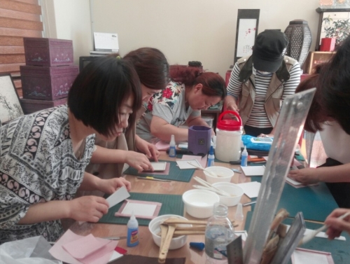 세류1동 다문화 한지공예 교실에서 한국문화 체험_1