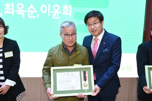 늦긴 했지만 봉사 40년 만에 받은 선행시민 표창_1