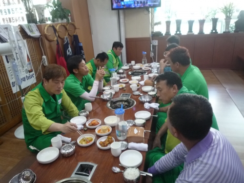 음식업 대표 환경미화원 점심 제공_1