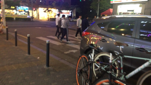 교복 입고 당당히 흡연하는 아이들..실태는?_2