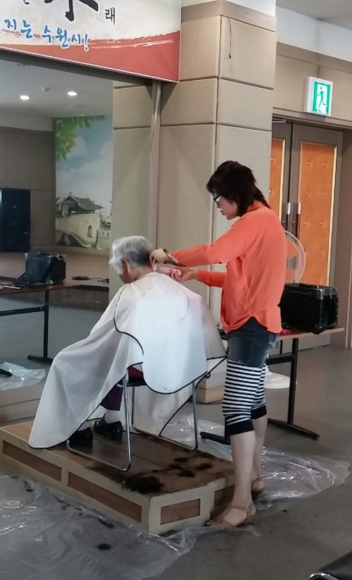 화서1동 관내 노인 대상 무료 이미용봉사 펼쳐_1