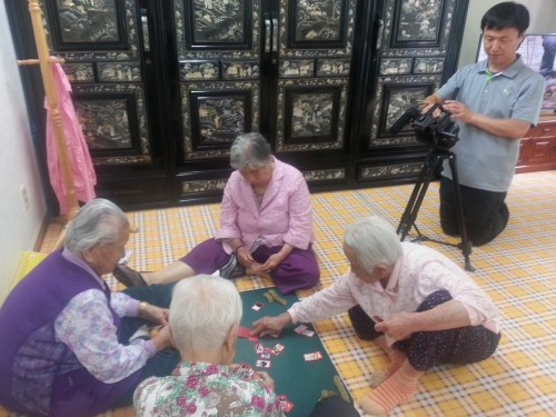 고스톱 치는 걸 카메라로 찍겠다고?_4