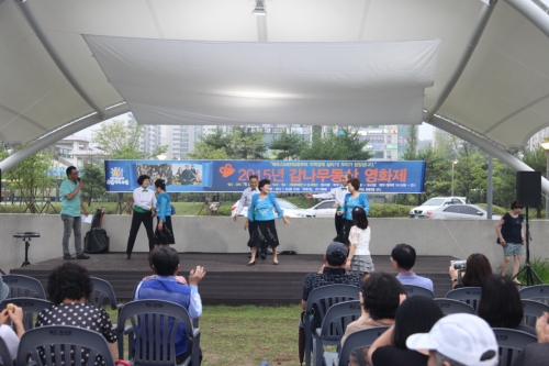 화서2동주민센터 '감나무동산 영화제'성료_2